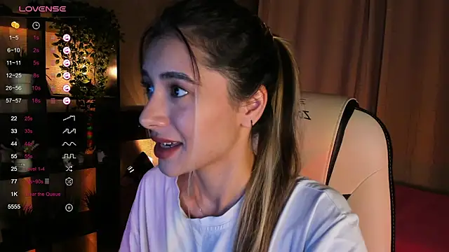 Snapshot of DarlaLike chatting on 09/28/25, 04:07 DarlaLike online show from 09/28/25, 04:07