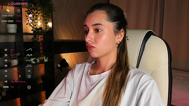 Snapshot of DarlaLike chatting on 10/05/25, 04:11 DarlaLike online show from 10/05/25, 04:11