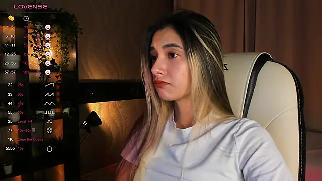 Snapshot of DarlaLike chatting on 10/15/25, 03:39 DarlaLike online show from 10/15/25, 03:39