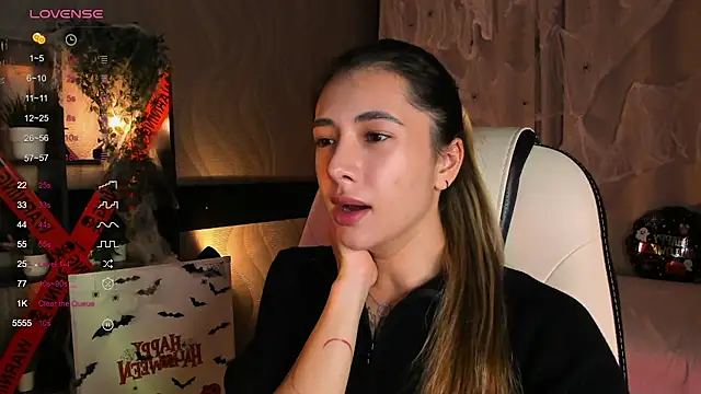 Snapshot of DarlaLike chatting on 10/31/25, 03:40 DarlaLike online show from 10/31/25, 03:40