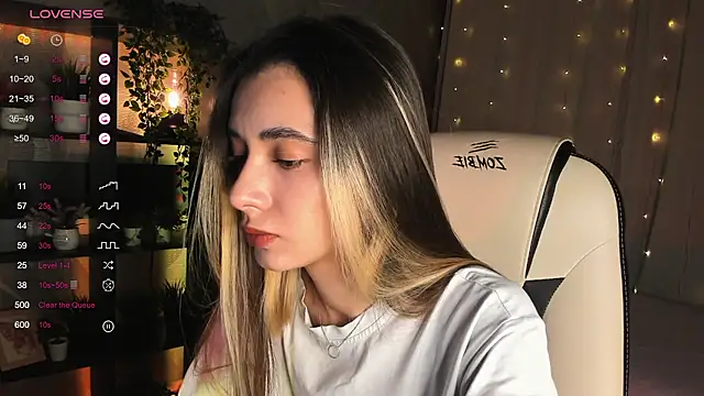 Snapshot of DarlaLike chatting on 11/15/25, 03:37 DarlaLike online show from 11/15/25, 03:37