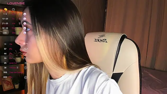 Snapshot of DarlaLike chatting on 11/21/25, 03:38 DarlaLike online show from 11/21/25, 03:38