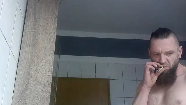 Snapshot of donhulio482 chatting on 11/06/25, 02:40 donhulio482 online show from 11/06/25, 02:40