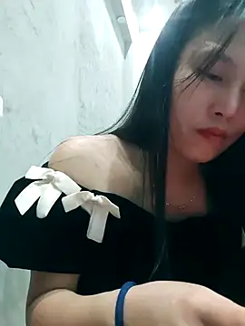 Snapshot of Lien-Yeu chatting on 02/18/25, 05:53 Lien-Yeu online show from 02/18/25, 05:53