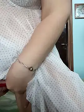 maialina2 online show from 01/13/25, 07:43