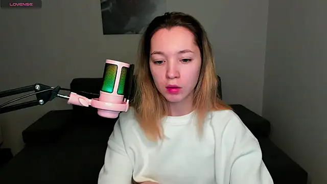 MiaThaine online show from 01/17/25, 01:03