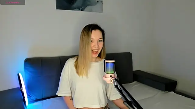 MiaThaine online show from 02/16/25, 12:41