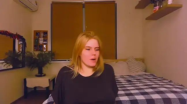 VoluptuousDreams online show from 12/15/24, 05:53