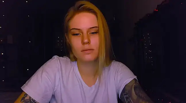 VoluptuousDreams online show from 12/19/24, 01:18