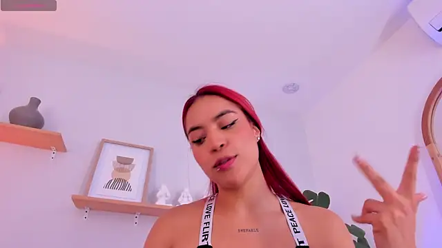 Snapshot of Scarlett_Morgan_ chatting on 02/07/25, 01:36 Scarlett Morgan online show from 02/07/25, 01:36