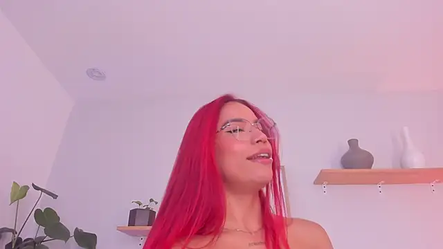 Snapshot of Scarlett_Morgan_ chatting on 03/04/25, 10:38 Scarlett Morgan online show from 03/04/25, 10:38