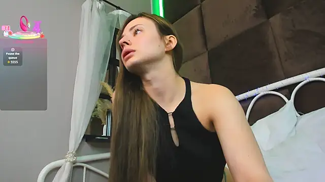 PollyMillees online show from 06/24/26, 01:43