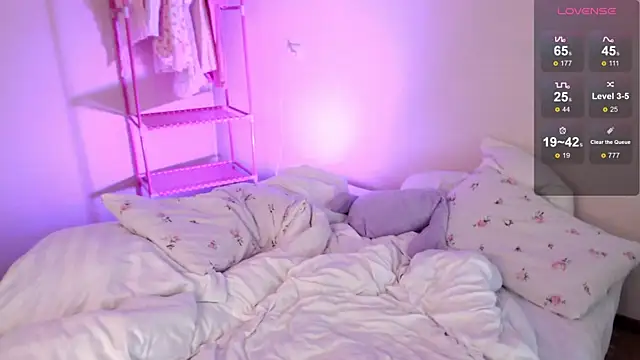 Snapshot of KatieMelone chatting on 10/10/25, 11:53 KatieMelone online show from 10/10/25, 11:53