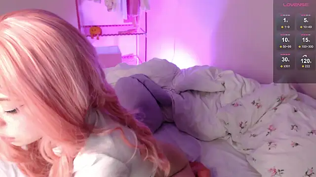 Snapshot of KatieMelone chatting on 10/28/25, 12:03 KatieMelone online show from 10/28/25, 12:03