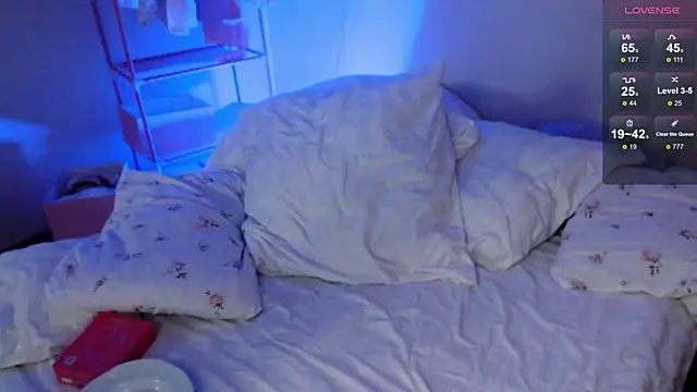 Snapshot of KatieMelone chatting on 10/30/25, 02:13 KatieMelone online show from 10/30/25, 02:13