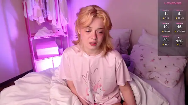 Snapshot of KatieMelone chatting on 11/11/25, 01:49 KatieMelone online show from 11/11/25, 01:49