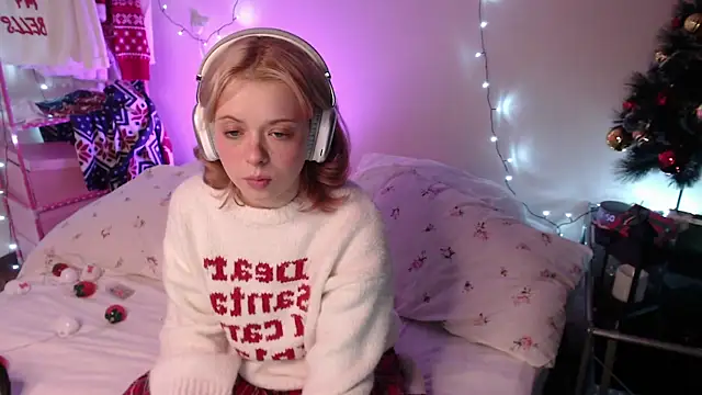 Snapshot of KatieMelone chatting on 12/14/25, 11:31 KatieMelone online show from 12/14/25, 11:31