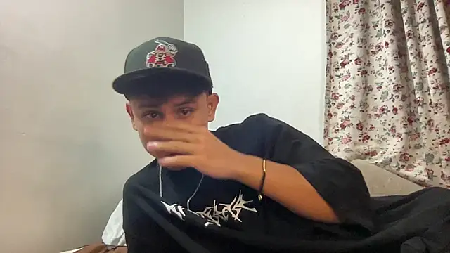 Snapshot of bob_petterson chatting on 01/01/25, 12:21 bob petterson online show from 01/01/25, 12:21