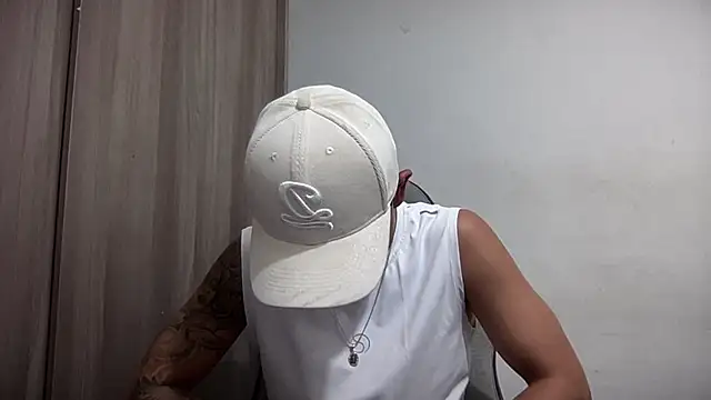 Snapshot of bob_petterson chatting on 01/17/25, 06:15 bob petterson online show from 01/17/25, 06:15