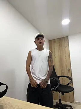 Snapshot of bob_petterson chatting on 03/20/25, 03:02 bob petterson online show from 03/20/25, 03:02