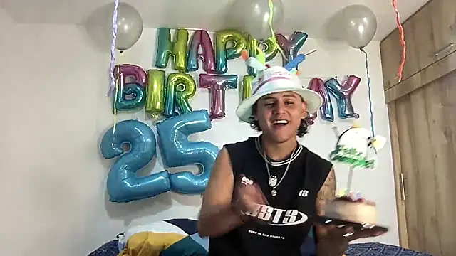 Snapshot of bob_petterson chatting on 10/01/25, 01:11 bob petterson online show from 10/01/25, 01:11