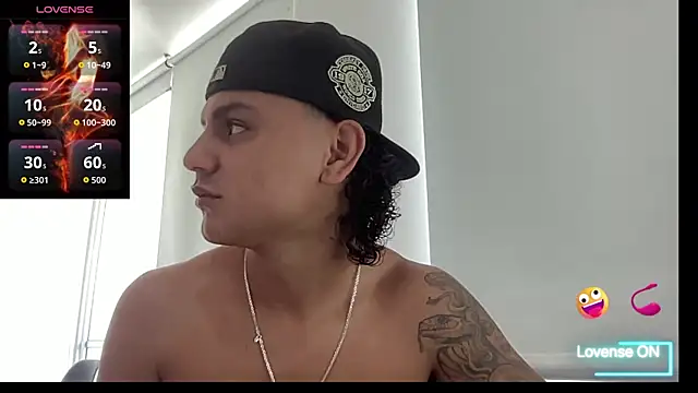 Snapshot of bob_petterson chatting on 10/23/25, 01:54 bob petterson online show from 10/23/25, 01:54