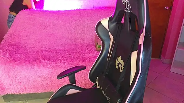 keity moon online show from 04/18/26, 01:59