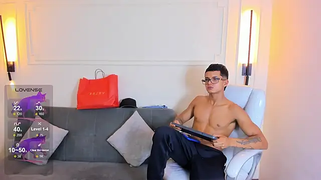 Paradise boy s online show from 01/10/26, 07:37