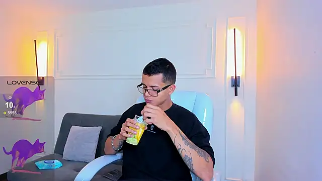 Paradise boy s online show from 02/14/26, 12:46