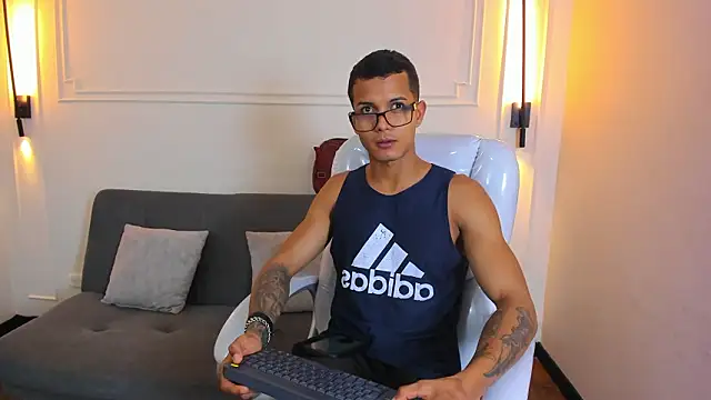 Paradise boy s online show from 02/18/26, 11:11