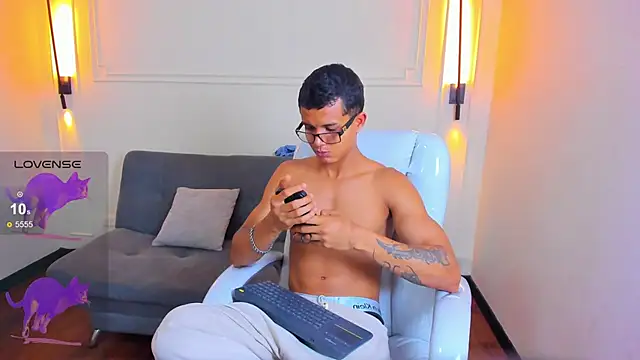 Paradise boy s online show from 03/14/26, 06:57