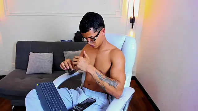 Paradise boy s online show from 03/26/26, 06:46