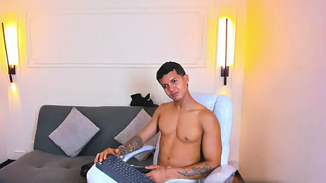 Paradise boy s online show from 04/13/26, 07:52