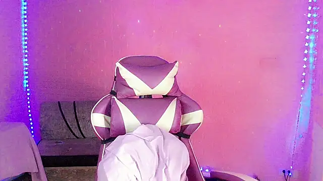Snapshot of Ms-Zoehans chatting on 07/18/26, 07:06 Ms-Zoehans online show from 07/18/26, 07:06