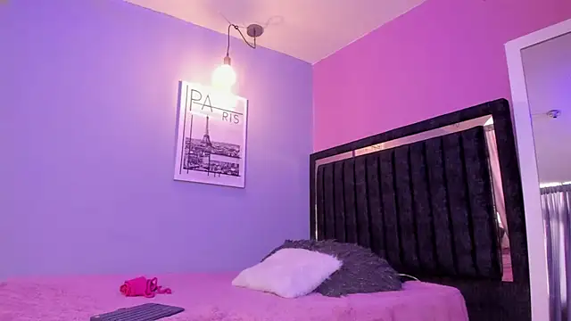 Snapshot of alessiaferry chatting on 01/15/25, 02:56 alessiaferry online show from 01/15/25, 02:56