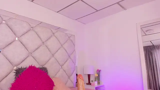 Snapshot of alessiaferry chatting on 02/28/25, 05:59 alessiaferry online show from 02/28/25, 05:59