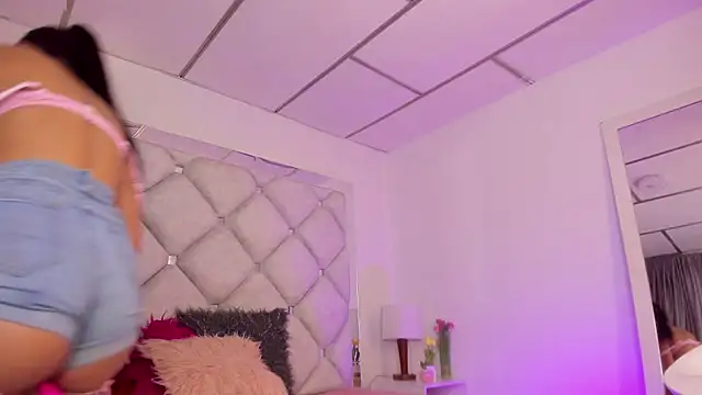 Snapshot of alessiaferry chatting on 03/12/25, 08:52 alessiaferry online show from 03/12/25, 08:52