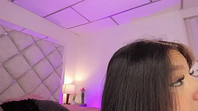 Snapshot of alessiaferry chatting on 11/24/25, 05:12 alessiaferry online show from 11/24/25, 05:12