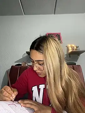 Miabonnett  online show from 03/11/25, 10:53