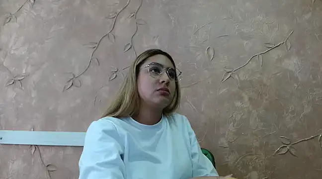 Miabonnett  online show from 03/18/25, 06:15