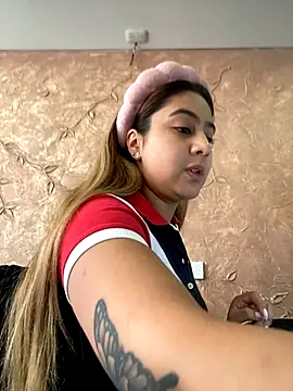 Miabonnett  online show from 09/25/25, 12:09