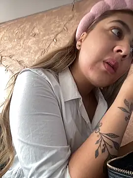 Miabonnett  online show from 10/22/25, 12:05