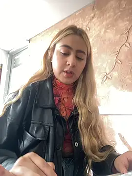 Miabonnett  online show from 11/07/25, 12:05