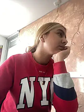 Miabonnett  online show from 11/12/25, 12:05