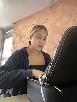 Miabonnett  online show from 12/15/25, 12:20