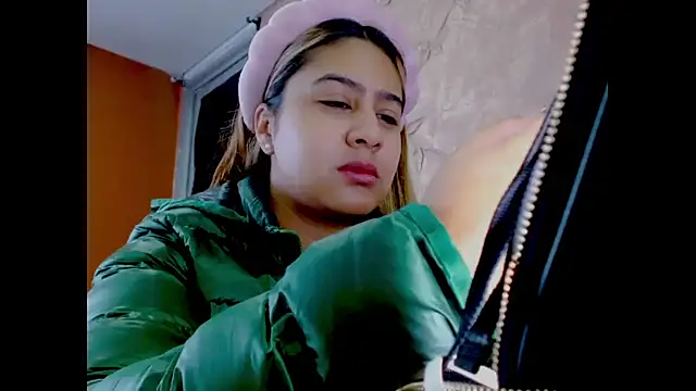 Miabonnett  online show from 01/13/26, 12:21