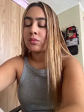 Snapshot of Miabonnett_ chatting on 05/20/26, 03:40 Miabonnett online show from 05/20/26, 03:40