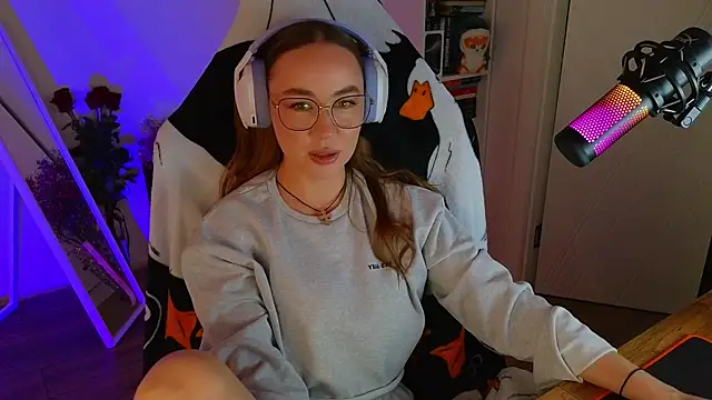 Emili1- online show from 03/12/25, 01:19