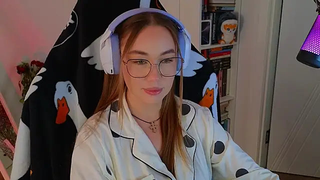 Emili1- online show from 03/15/25, 12:24