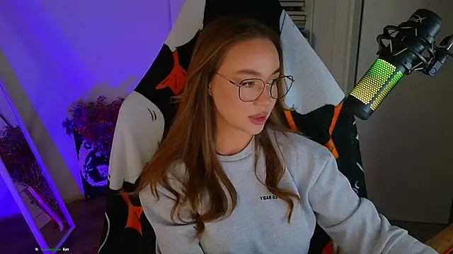 Emili1- online show from 03/18/25, 12:36